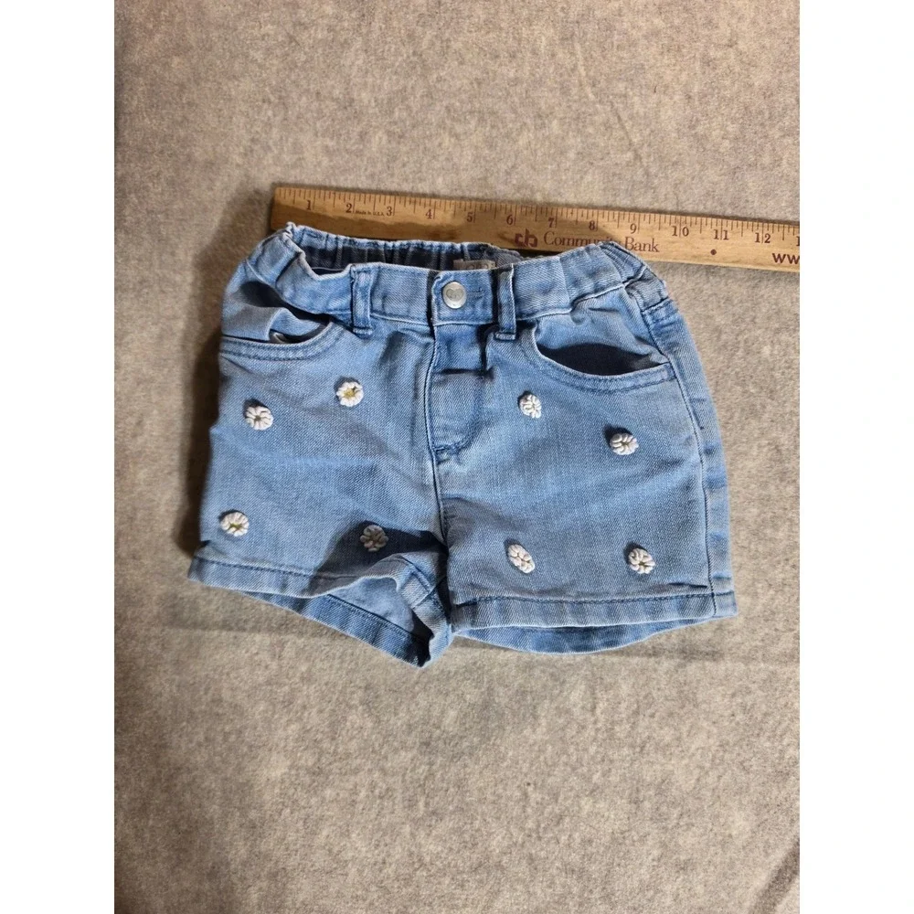 Childrens Place Girls 5T Daisy Embroidered Denim Shorts Light Wash Blue Floral